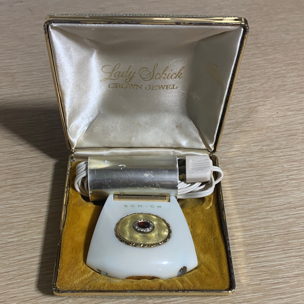 Crown Jewel Electric Shaver by Lady Schick - Vintage White and Gold